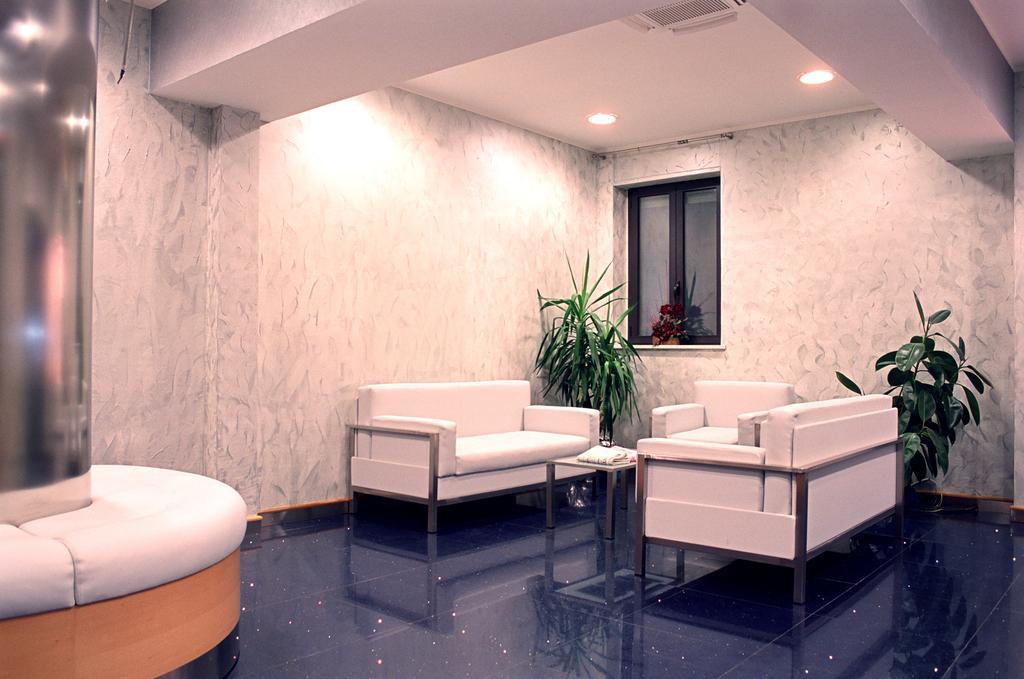 Hotel Italia Карманьола Экстерьер фото