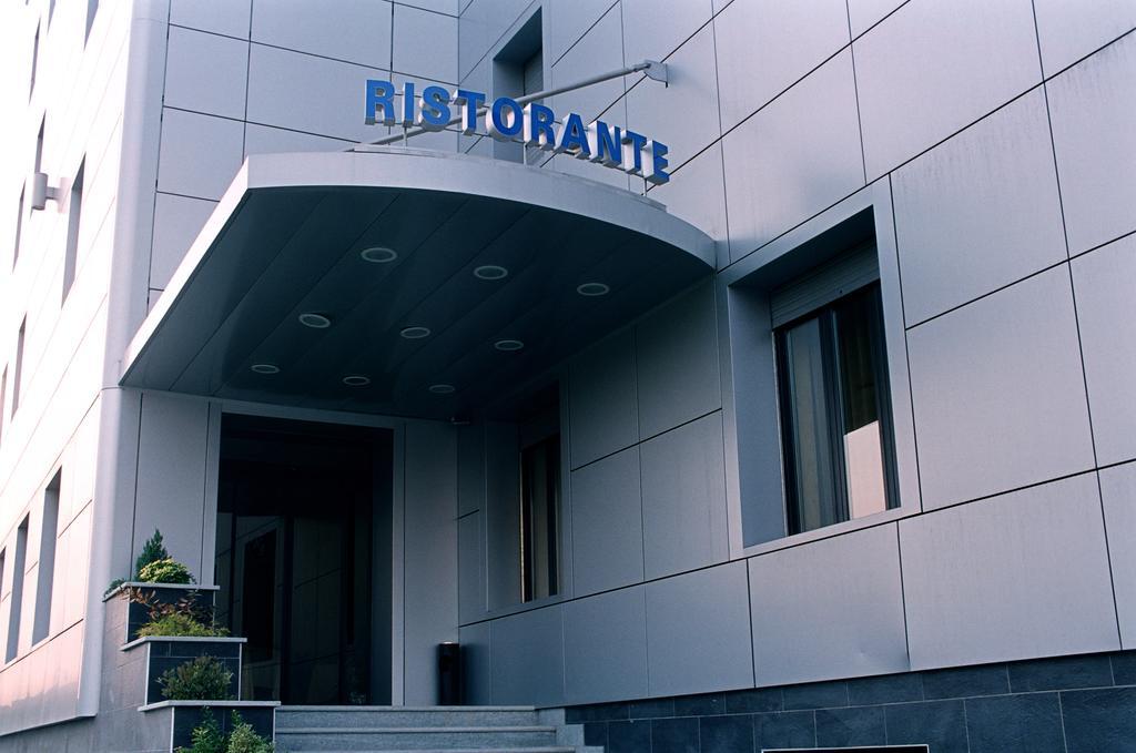 Hotel Italia Карманьола Экстерьер фото